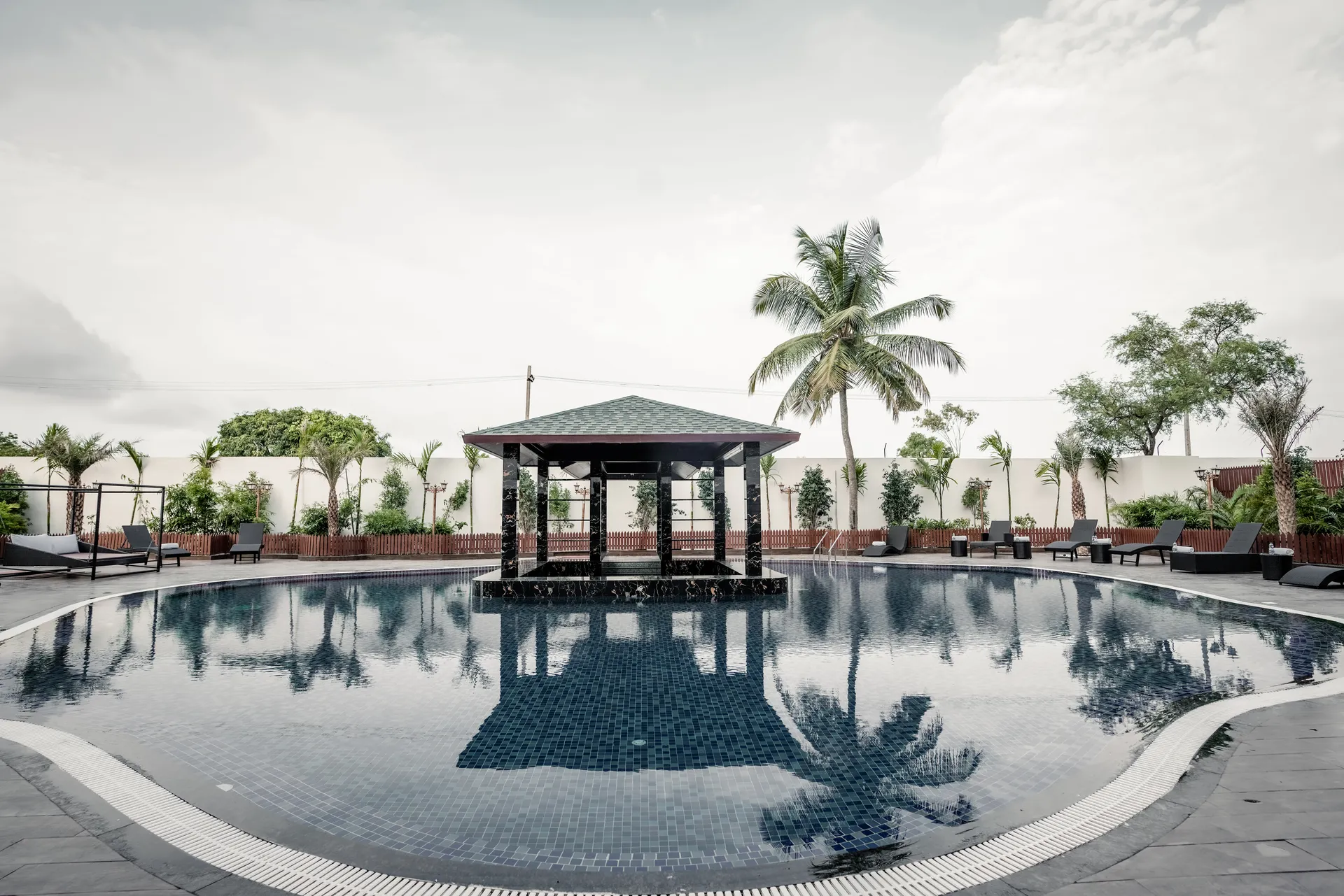 Royal Ritz - Luxury Hotel