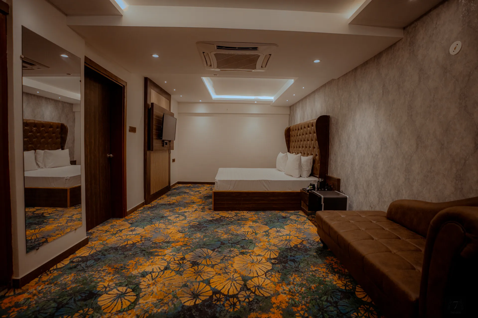 Royal Ritz - Luxury Hotel